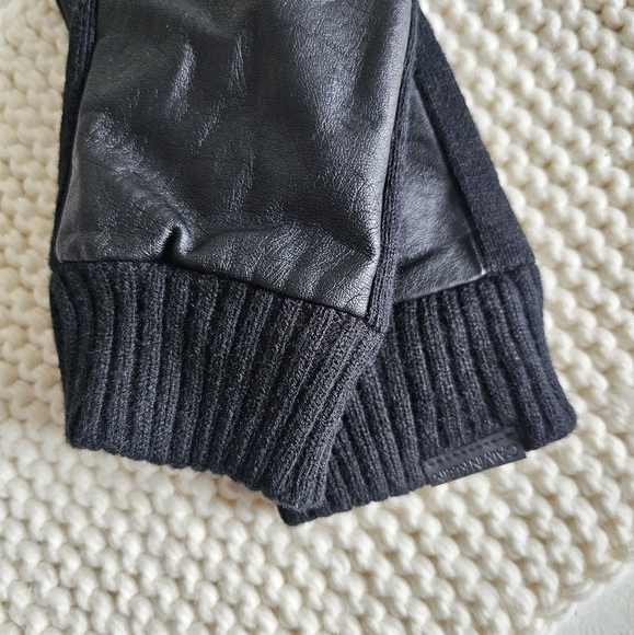 Calvin Klein Touchscreen Warm Black Gloves Logo On Knit Cuff Lined Interior XL - Picture 3 of 12